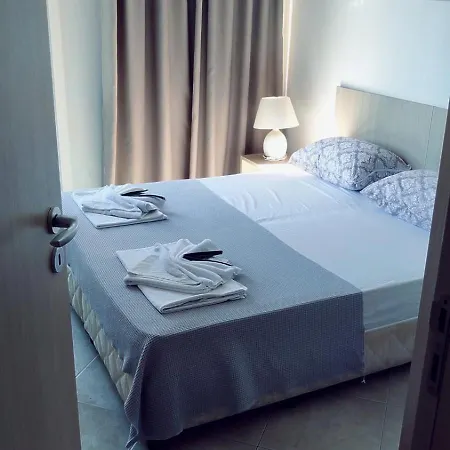 Four-bed In The Emberli. 3* 로제넷츠